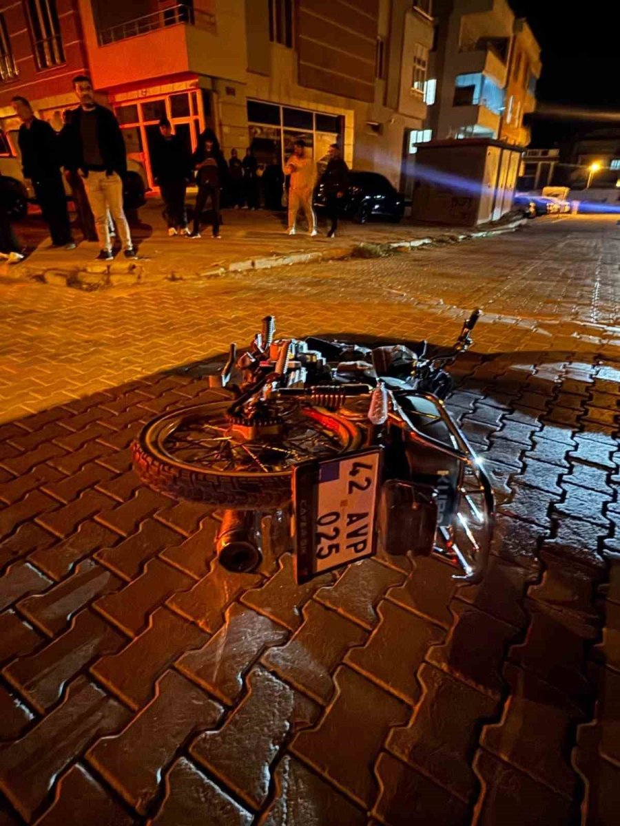 Karapınar’da Motosiklet İle Otomobil Çarpıştı: 2 Yaralı