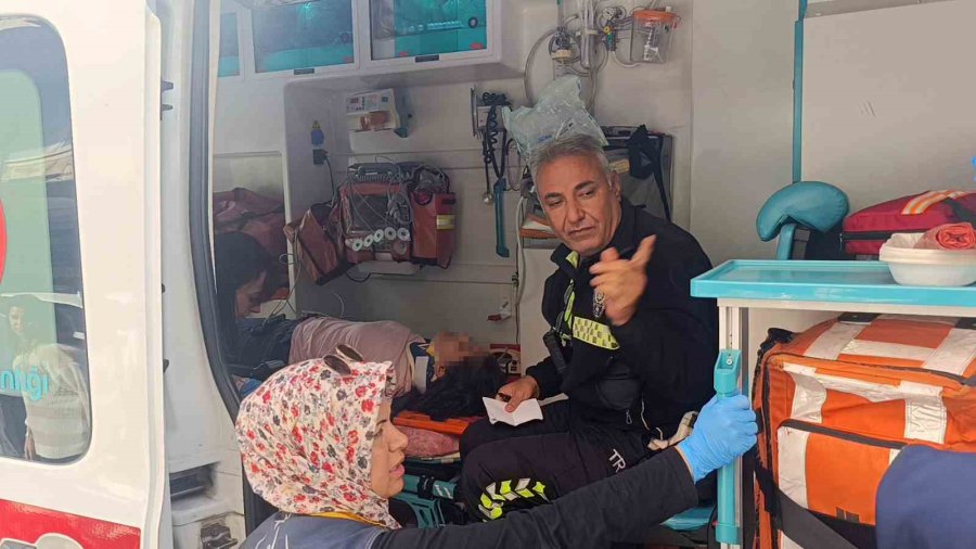 Önündeki Araca Çarpmamak İçin Fren Yapan Motosikletli Yaralandı