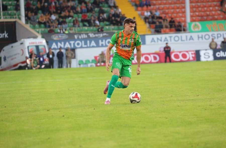 Trendyol Süper Lig: Alanyaspor: 1 - Kasımpaşa: 0 (ilk Yarı)