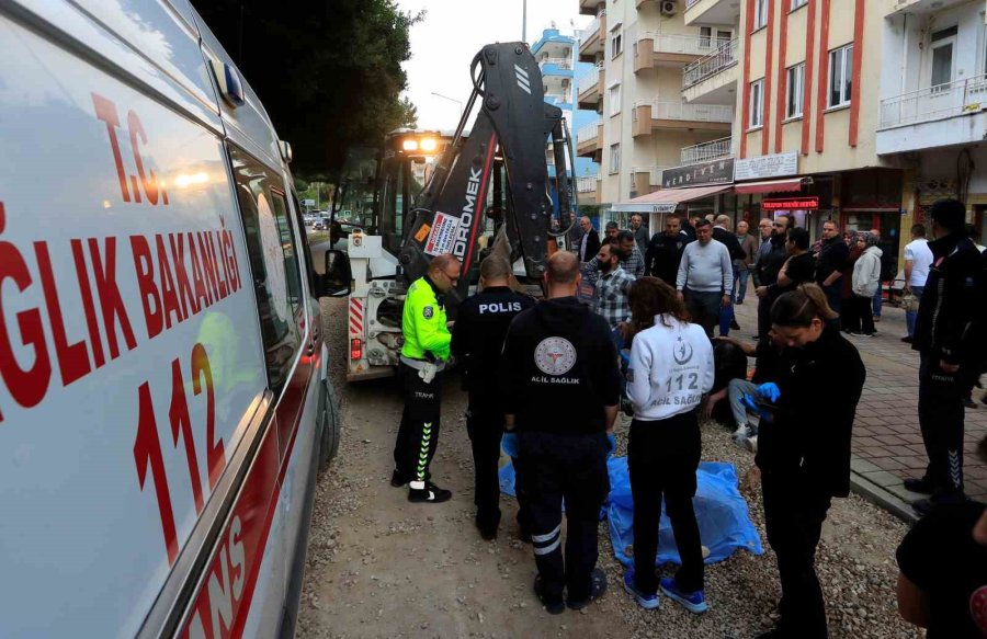 Ekmek Almaya Giderken Kepçenin Altında Kalan Yaşlı Adam Hayatını Kaybetti