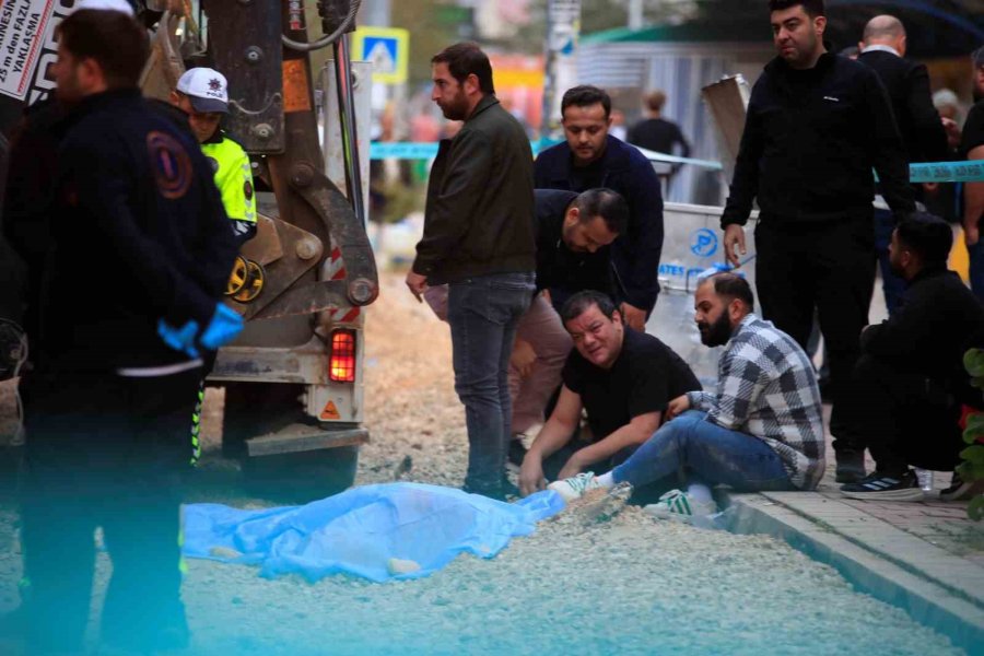 Ekmek Almaya Giderken Kepçenin Altında Kalan Yaşlı Adam Hayatını Kaybetti