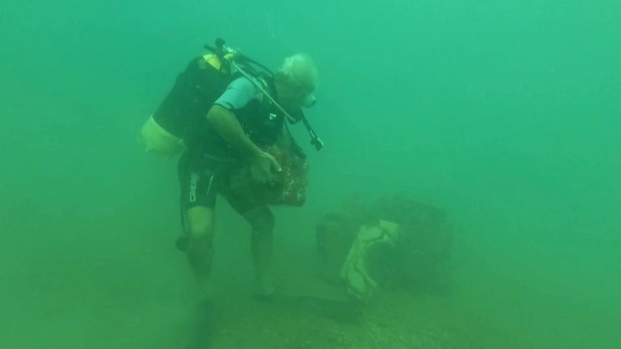 Profesör Deniz Dibinde Taşlardan Balıklara Yuva Yaptı: 12 Tür Barış İçinde Yaşıyor