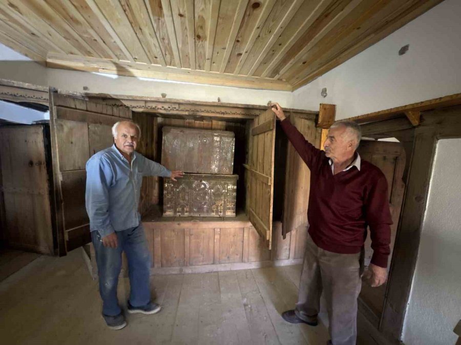 Antalya’da Ata Mirası Tarihi Düğmeli Evler Restore Ediliyor