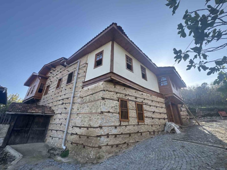 Antalya’da Ata Mirası Tarihi Düğmeli Evler Restore Ediliyor
