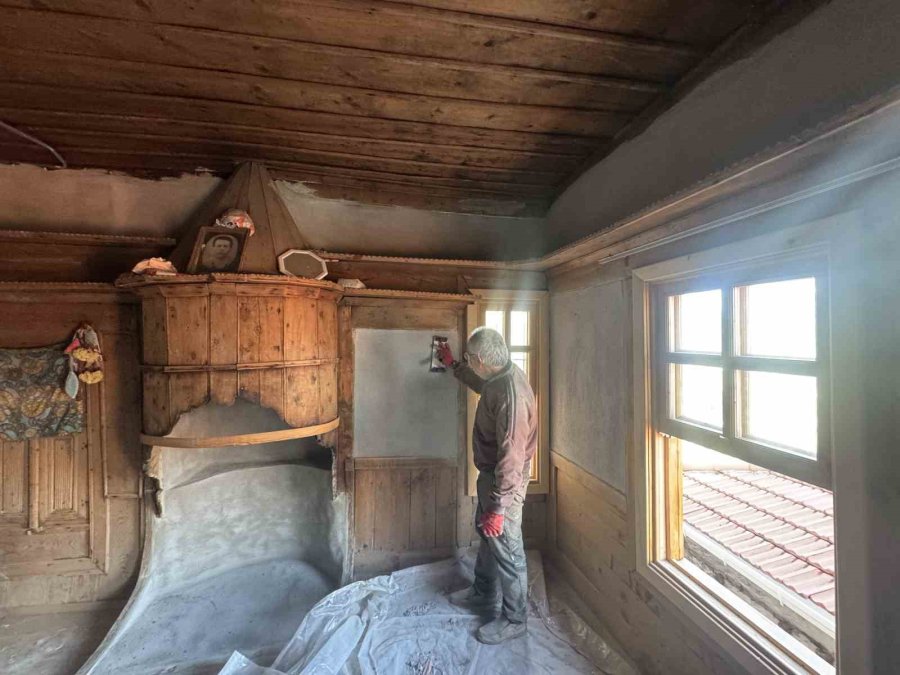 Antalya’da Ata Mirası Tarihi Düğmeli Evler Restore Ediliyor