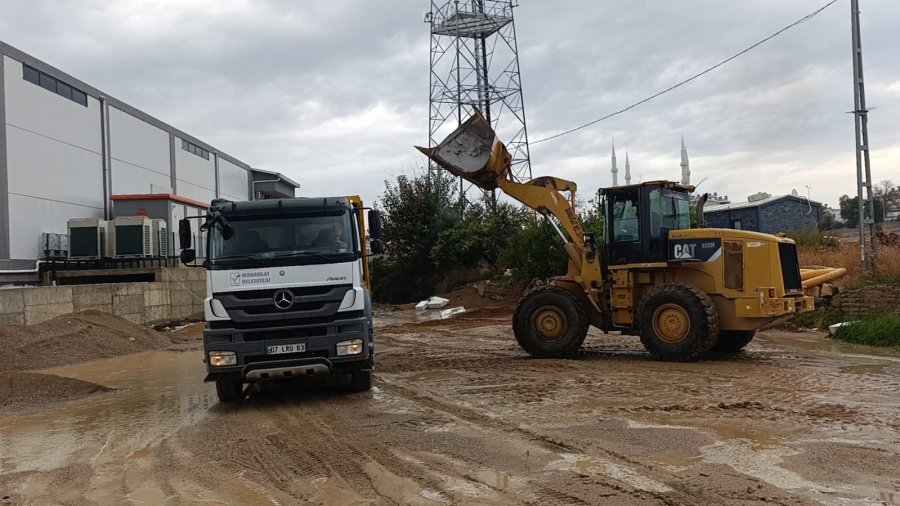 Antalya’da Kumları Çalıp Sahilleri Talan Etmişlerdi: Kamyonlar Dolusu Plaj Kumu Bulundu