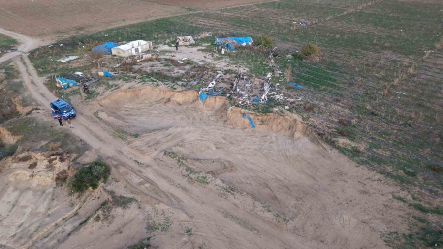 Antalya’da Kumları Çalıp Sahilleri Talan Etmişlerdi: Kamyonlar Dolusu Plaj Kumu Bulundu