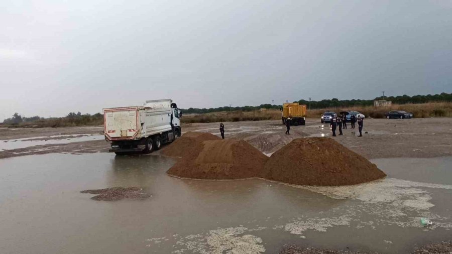 Antalya’da Kumları Çalıp Sahilleri Talan Etmişlerdi: Kamyonlar Dolusu Plaj Kumu Bulundu