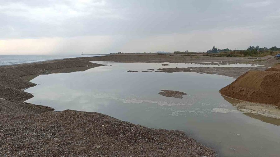 Antalya’da Kumları Çalıp Sahilleri Talan Etmişlerdi: Kamyonlar Dolusu Plaj Kumu Bulundu