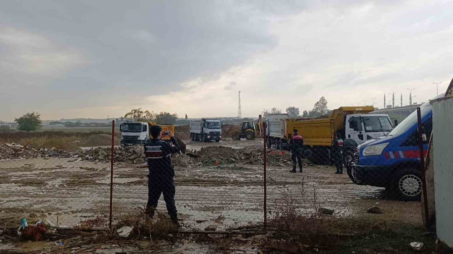 Antalya’da Kumları Çalıp Sahilleri Talan Etmişlerdi: Kamyonlar Dolusu Plaj Kumu Bulundu