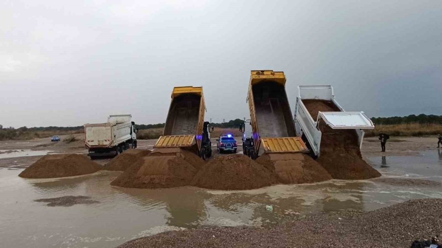 Antalya’da Kumları Çalıp Sahilleri Talan Etmişlerdi: Kamyonlar Dolusu Plaj Kumu Bulundu