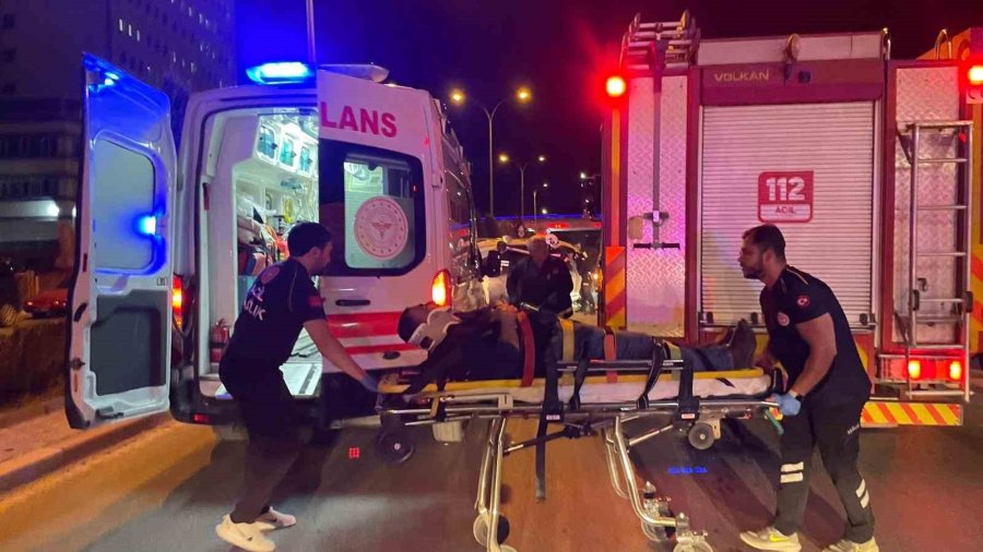 Karaman’da Çarpışan İki Araçtan Biri Devrildi: 2 Yaralı