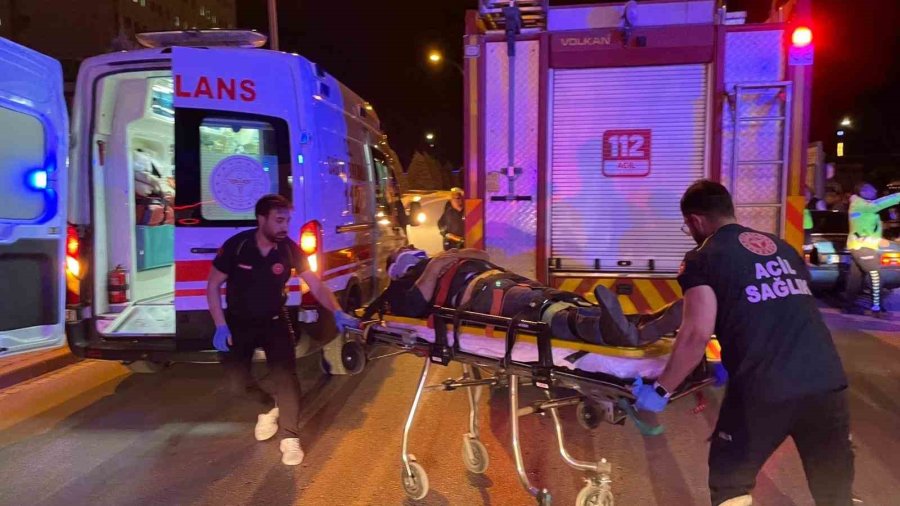 Karaman’da Çarpışan İki Araçtan Biri Devrildi: 2 Yaralı