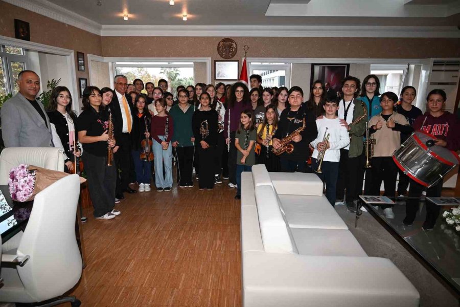 Geleceğin Müzisyenlerinden Başkan Topaloğlu’na Öğretmenler Günü Sürprizi