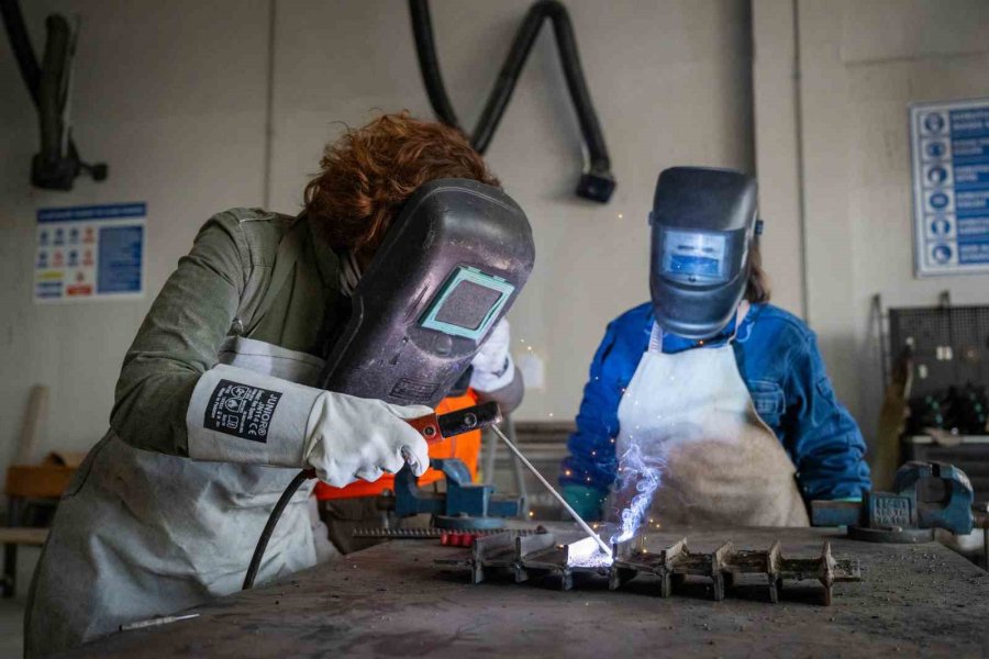 Mersin Büyükşehir Belediyesi, Kadına Şiddetle Mücadelede Yerel Destek Ağı Oluşturuyor