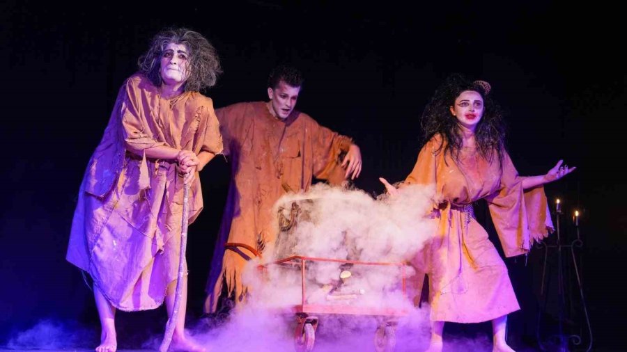 Tarsuslu Genç Oyuncular Modern Macbeth Uyarlamasıyla Sahne Aldı