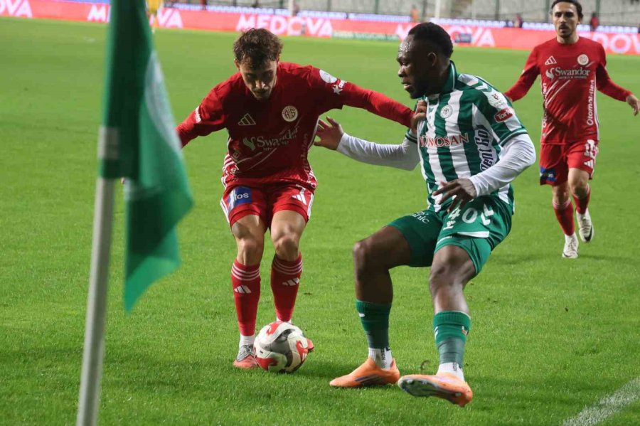 Trendyol Süper Lig: Konyaspor: 0 - Antalyaspor: 0 (ilk Yarı)