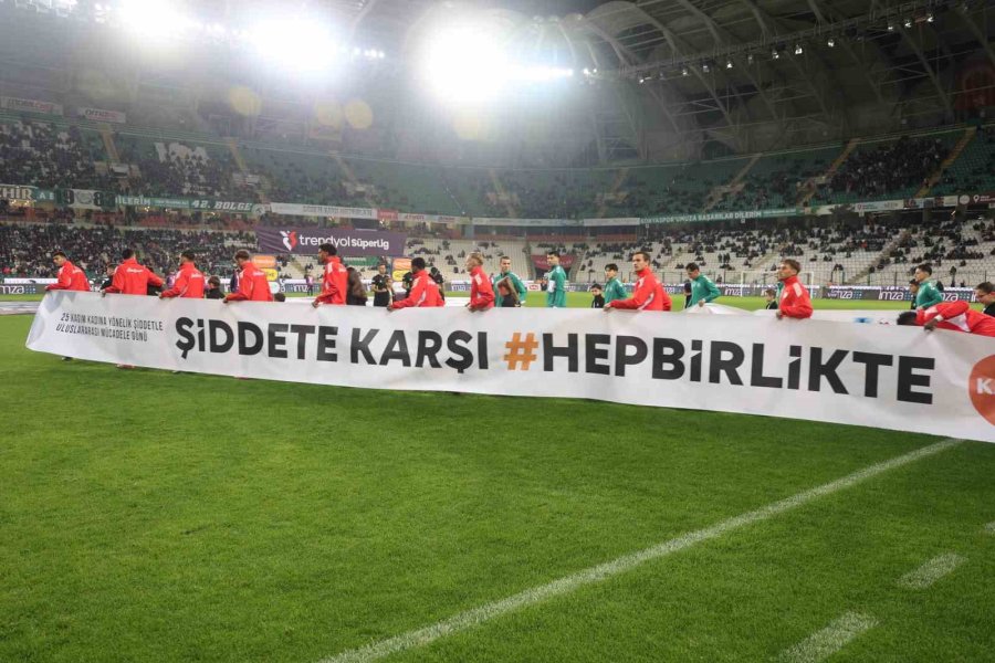 Trendyol Süper Lig: Konyaspor: 0 - Antalyaspor: 0 (ilk Yarı)