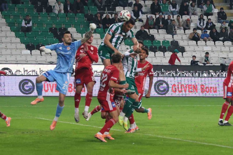 Trendyol Süper Lig: Konyaspor: 0 - Antalyaspor: 0 (ilk Yarı)