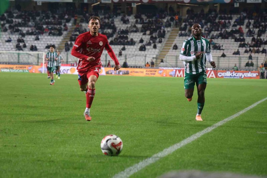 Trendyol Süper Lig: Konyaspor: 0 - Antalyaspor: 0 (ilk Yarı)