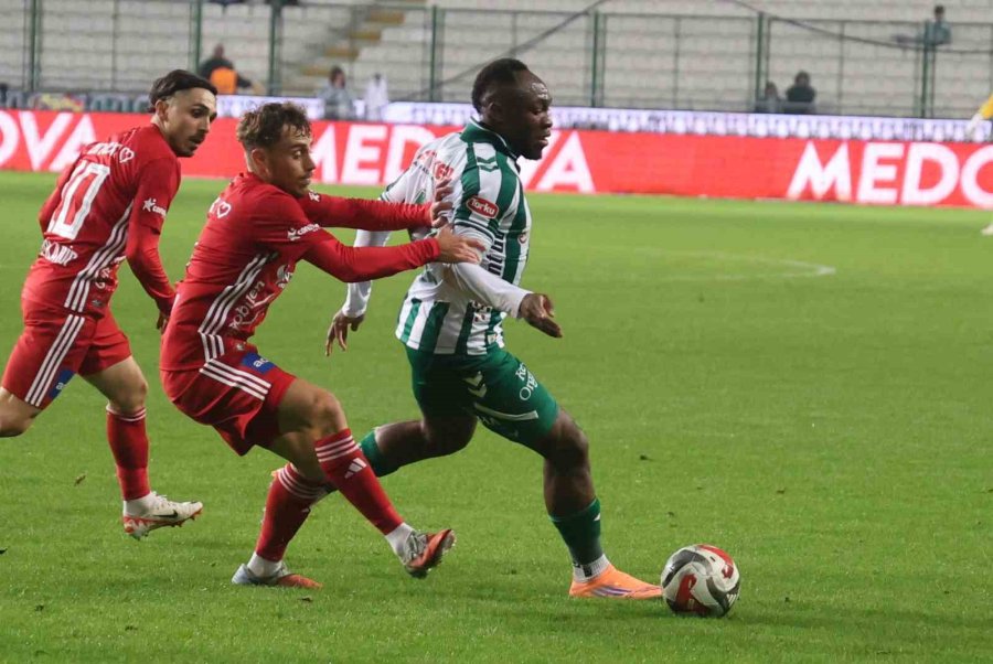 Trendyol Süper Lig: Konyaspor: 0 - Antalyaspor: 0 (ilk Yarı)