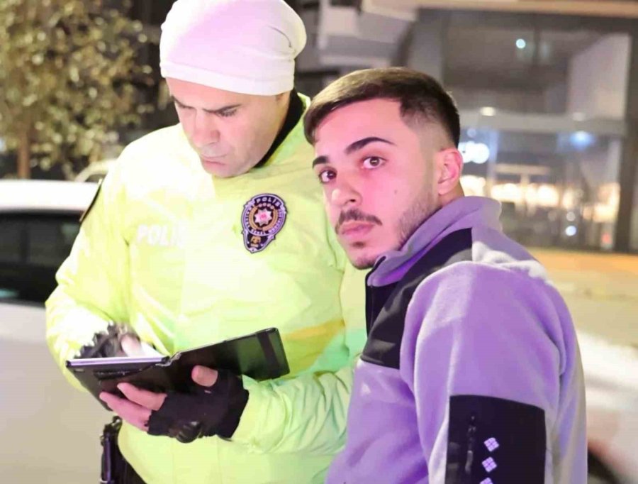 Ehliyeti Yok, Muayenesi Yok, Sigortası Yok: "yapacak Bir Şey De Yok"