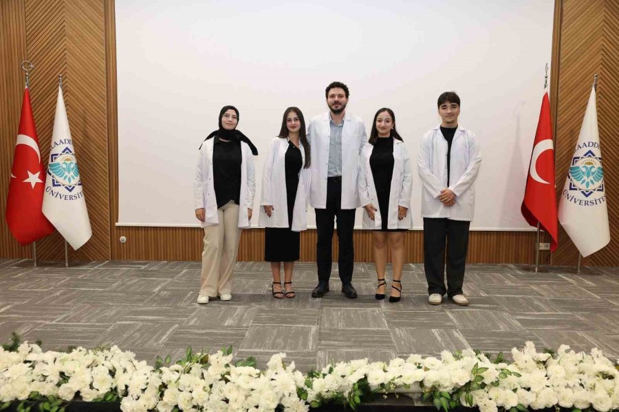 Alkü’lü Diş Hekimliği Fakültesi Öğrencileri Beyaz Önlüklerini Giydi