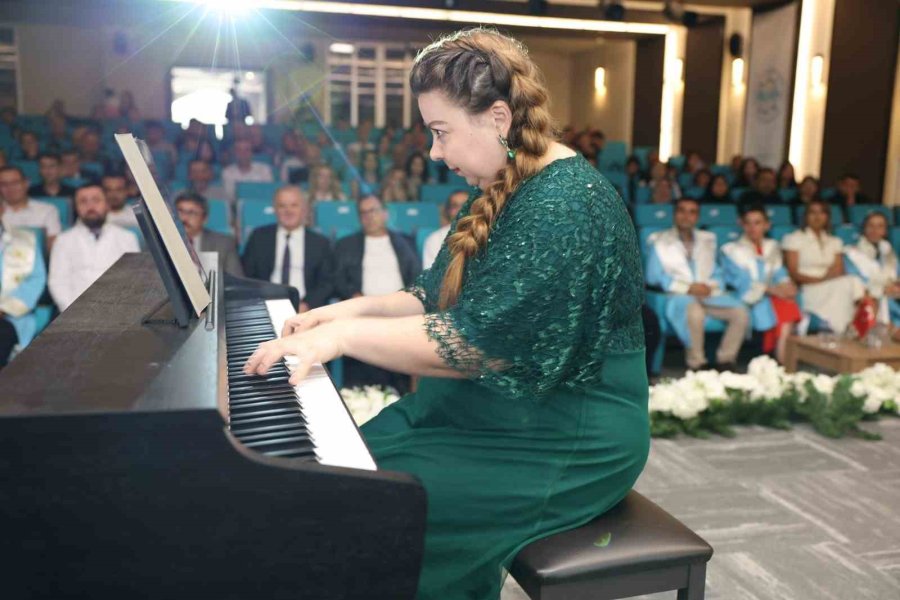 Alkü’lü Diş Hekimliği Fakültesi Öğrencileri Beyaz Önlüklerini Giydi