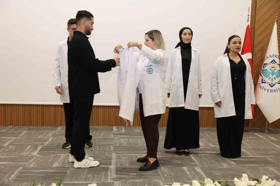 Alkü’lü Diş Hekimliği Fakültesi Öğrencileri Beyaz Önlüklerini Giydi