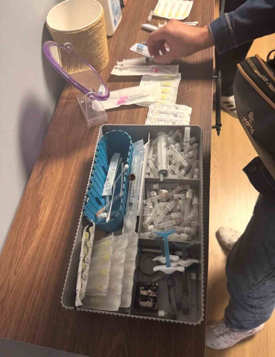 Alanya’da Ruhsatsız Sağlık Hizmeti Veren İşletme Mühürlendi