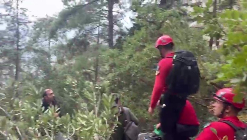 Yürüyüş Sırasında Kaybolan 2 Genç, 15 Saat Sonra Jak Timleri Tarafından Bulundu