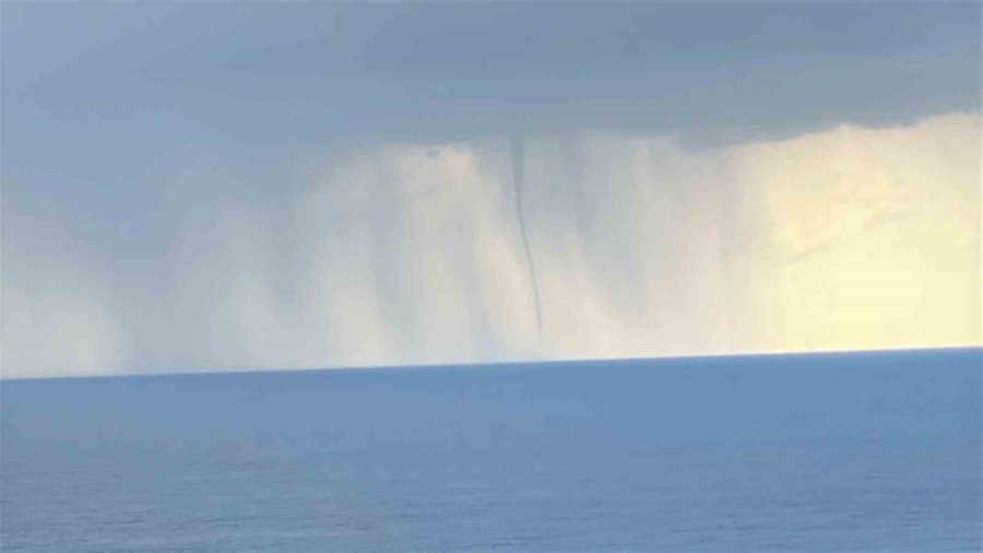 Antalya’da Ardı Ardına Çıkan Hortumlar Kamerada