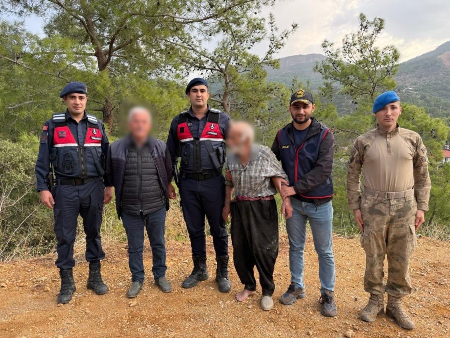 Antalya’da Kaybolan Yaşlı Adam Evinden 5 Kilometre Uzakta Bulundu