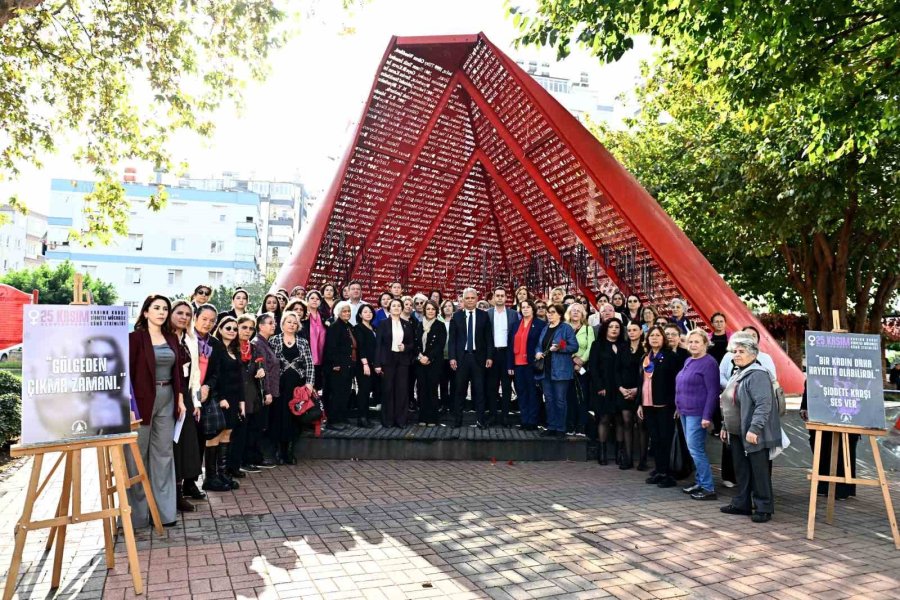 Muratpaşa’da Şiddete Karşı Ses, Al Yazma’da Yükseldi