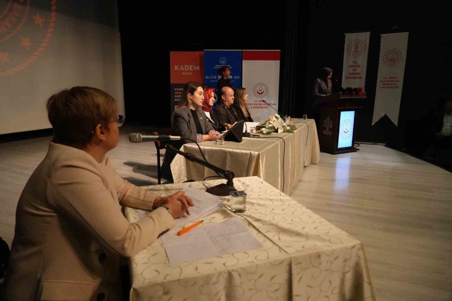 Niğde’de Kadına Karşı Şiddetle Mücadele İçin ’çok Boyutlu Yaklaşım’ Paneli