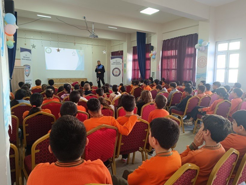 Niğde’de Öğrencilere ’güvenlik Ve Akran Zorbalığı’ Eğitimi