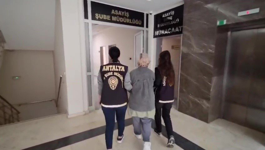 90 Yıl Kesinleşmiş Hapis Cezası İle 5 Yıldır Firari Olarak Aranan Şahıs Asayiş Ekiplerince Yakalandı