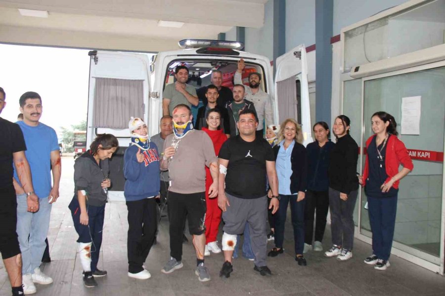 Hastane Acilindeki Tatbikat Gerçeğini Aratmadı: Hasta Ve Yakınları Usta Oyunculara Taş Çıkardı