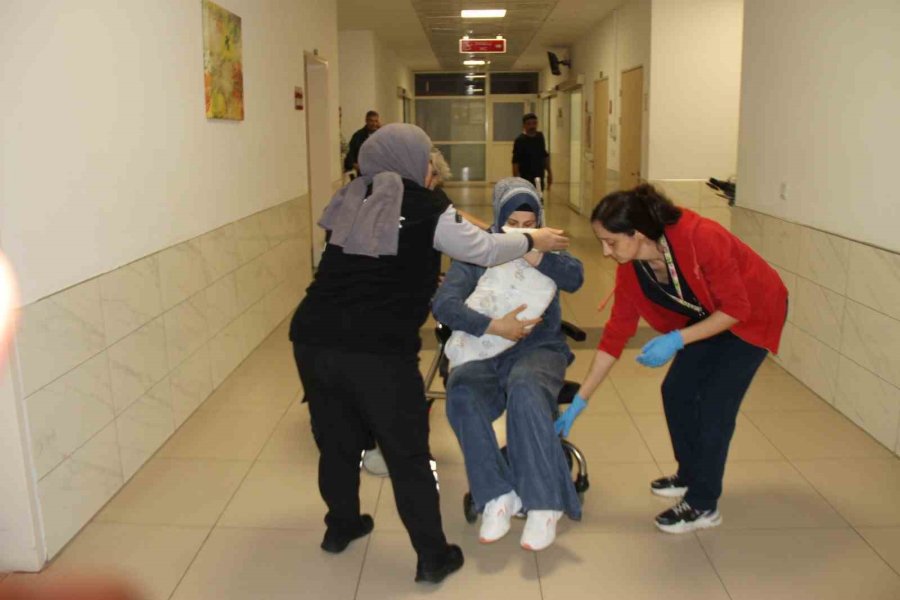 Hastane Acilindeki Tatbikat Gerçeğini Aratmadı: Hasta Ve Yakınları Usta Oyunculara Taş Çıkardı