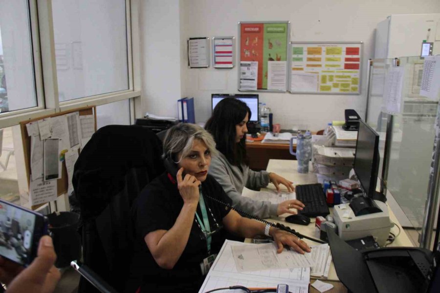 Hastane Acilindeki Tatbikat Gerçeğini Aratmadı: Hasta Ve Yakınları Usta Oyunculara Taş Çıkardı