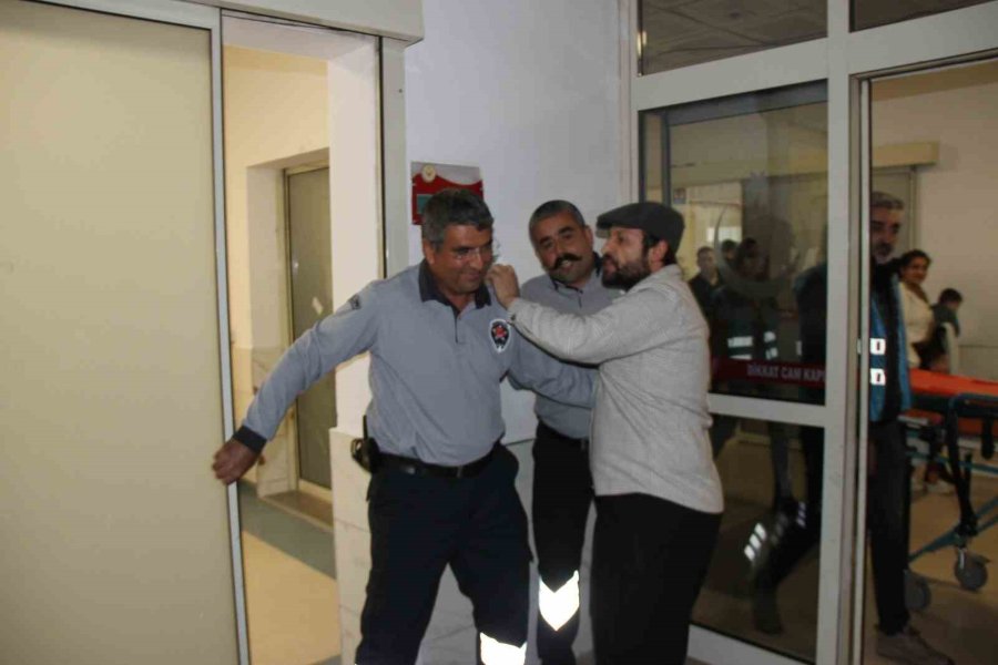 Hastane Acilindeki Tatbikat Gerçeğini Aratmadı: Hasta Ve Yakınları Usta Oyunculara Taş Çıkardı