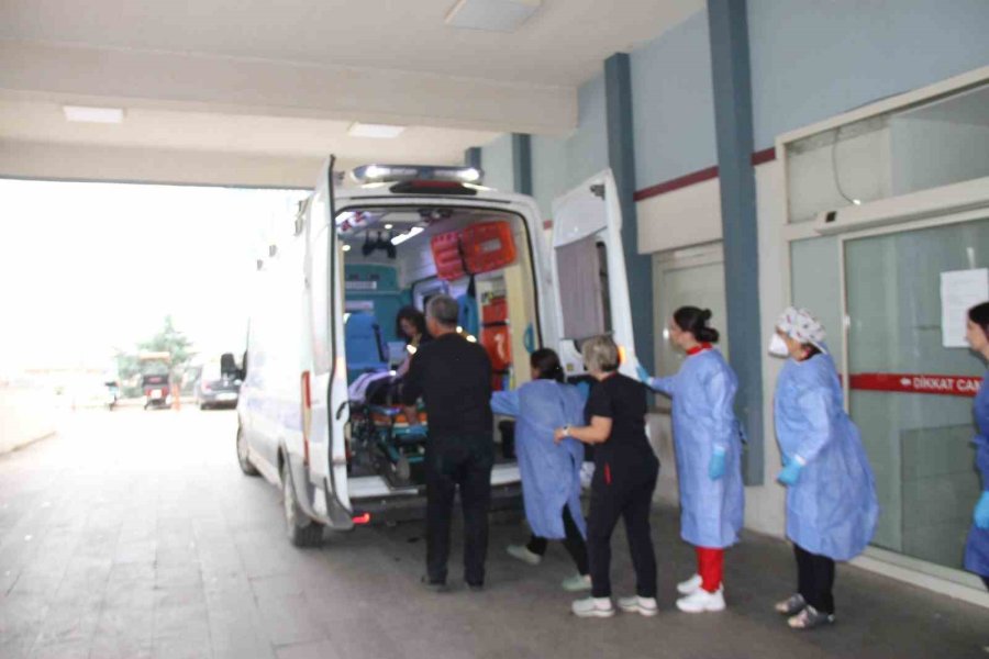 Hastane Acilindeki Tatbikat Gerçeğini Aratmadı: Hasta Ve Yakınları Usta Oyunculara Taş Çıkardı