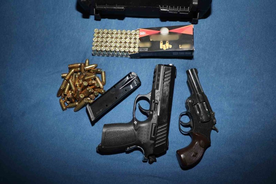 Sosyal Medyadan Sahte Kadın Profiliyle Kandırdıkları Erkeklere Eğlence Mekanında 10 Kat Hesap Ödetmişler