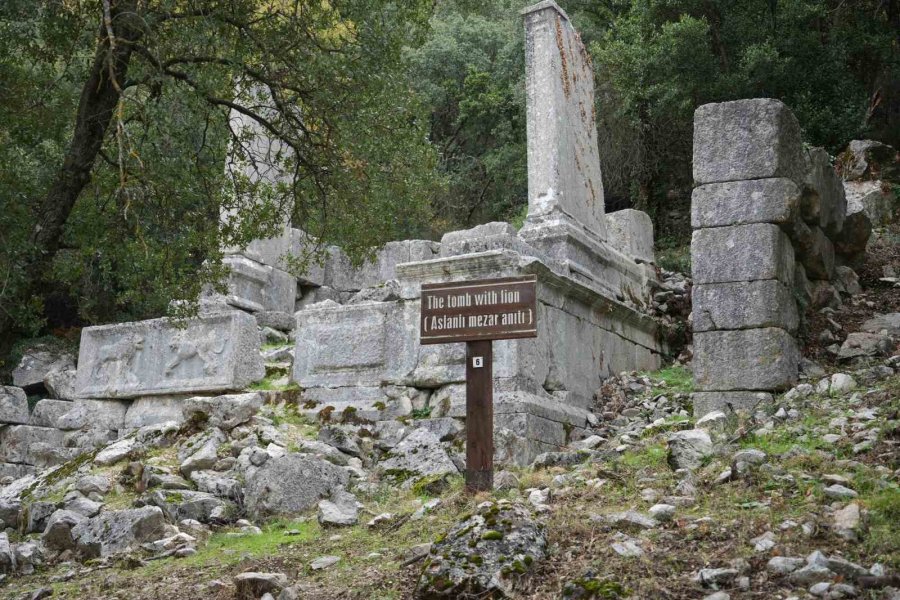 Termessos’ta İlk Kazıda Dans Eden Kadınlar Mezarı, Antiochis’in Anıt Mezarı Ve Figürlü Lahit Parçaları Ortaya Çıkarıldı