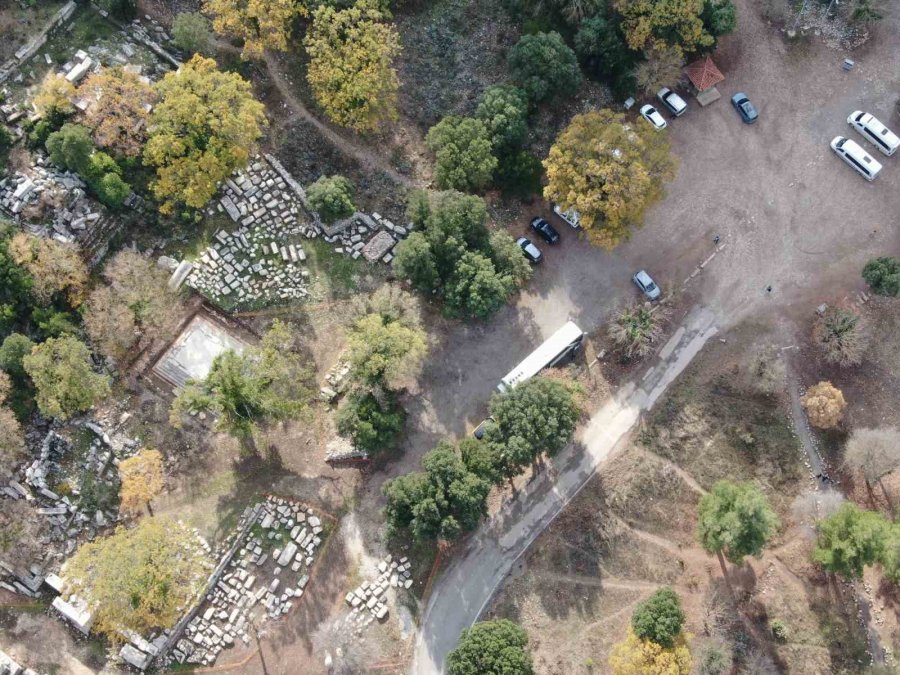 Termessos’ta İlk Kazıda Dans Eden Kadınlar Mezarı, Antiochis’in Anıt Mezarı Ve Figürlü Lahit Parçaları Ortaya Çıkarıldı