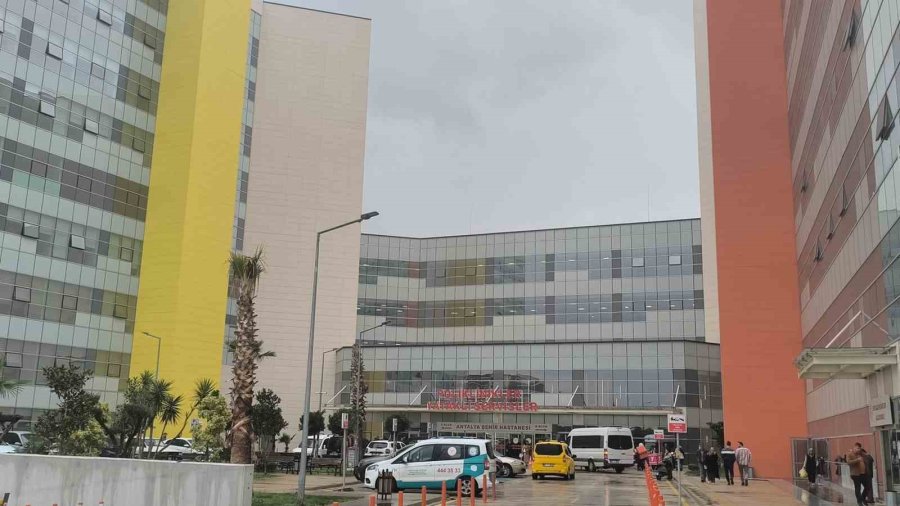 Hastaneye Kaldırılan Muhittin Böcek Tetkiklerinin Ardından Cezaevine Götürüldü