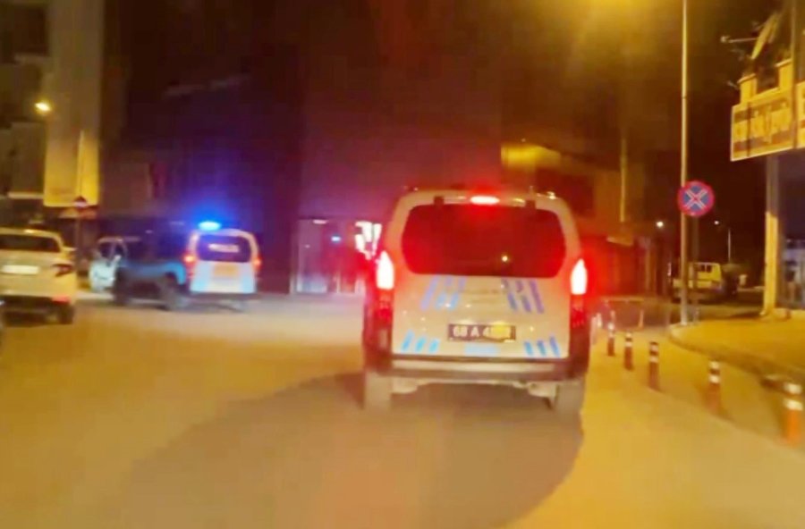 "küseceksen Oynamayalım" Kahvehanesindeki Kavga Sokağa Taştı