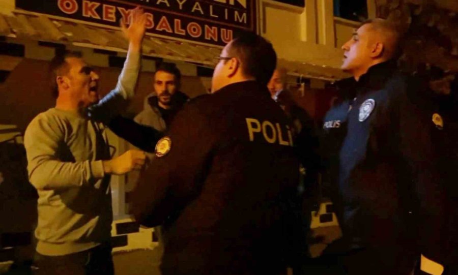 "küseceksen Oynamayalım" Kahvehanesindeki Kavga Sokağa Taştı