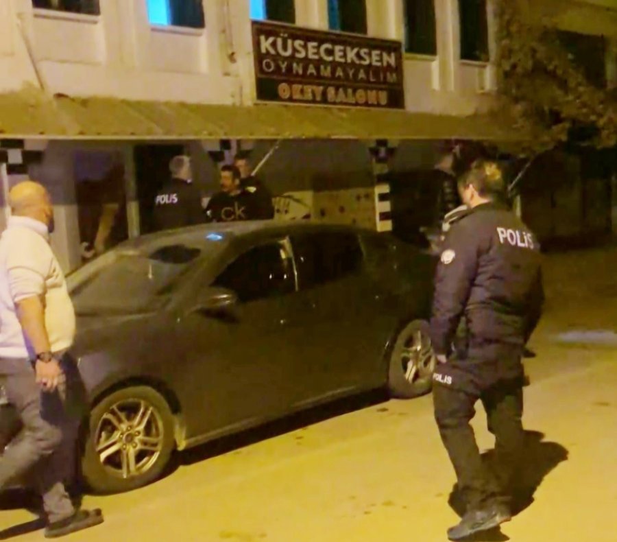 "küseceksen Oynamayalım" Kahvehanesindeki Kavga Sokağa Taştı