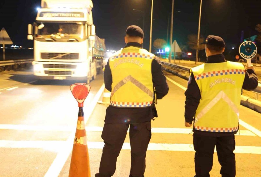 Aksaray’da Jandarma Ekipleri Denetimlerini Sürdürüyor